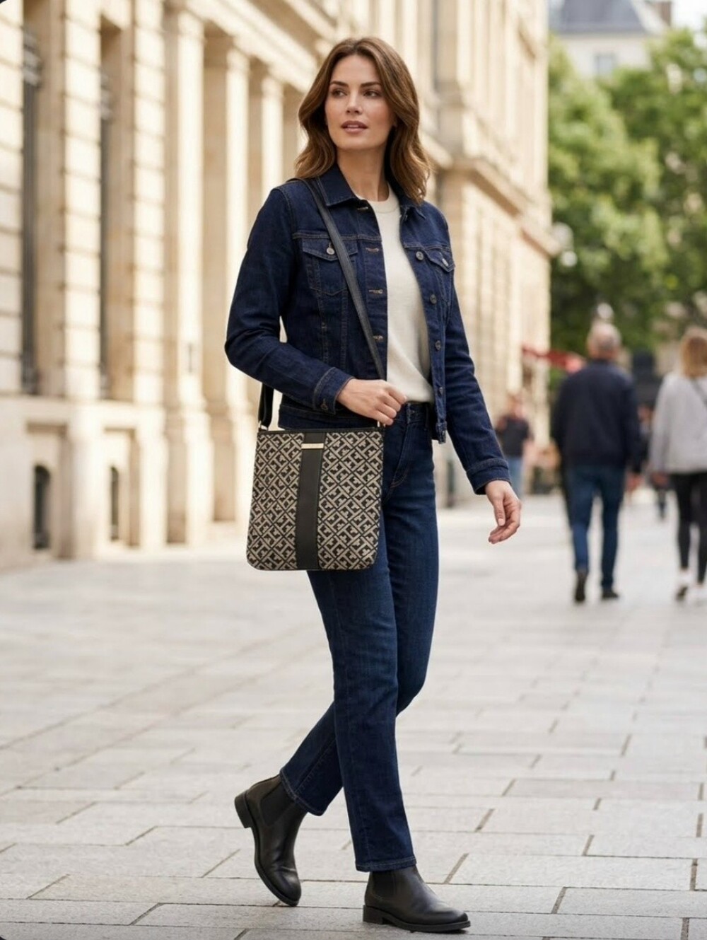 Tommy Hilfiger Monogram With Gold Hardware Crossbody Bag/ Medium